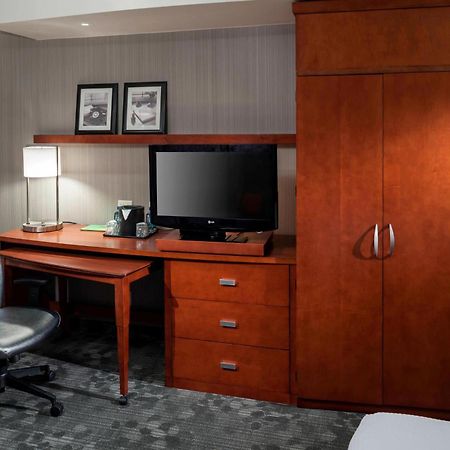 Courtyard By Marriott Seattle Kirkland Hotel Exterior photo
