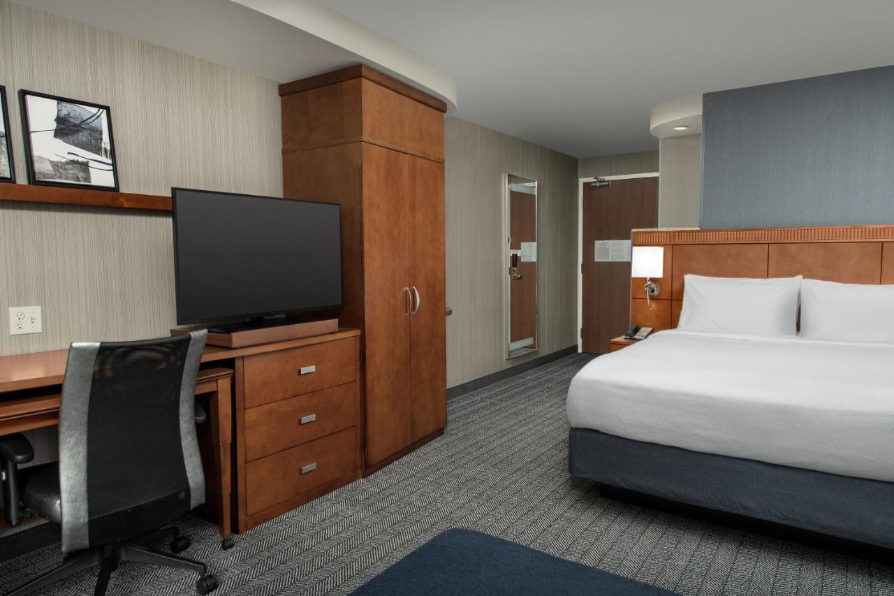 Courtyard By Marriott Seattle Kirkland Hotel Exterior photo
